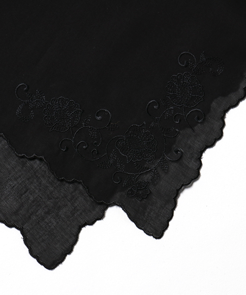 form forma（フォルムフォルマ）の「【喪服・礼服用】フォーマル刺繍ハンカチ/ブラックフォーマル/フォーマル（ハンカチ/ハンドタオル・レディース・ホワイト/ブラック・FREE）」の4枚目の写真