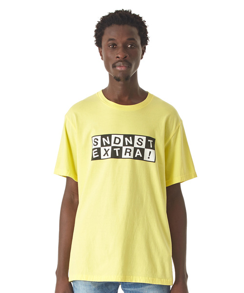 Sandinista(サンディニスタ)の「Extra Tee / タイトルTシャツ(Tシャツ/カットソー)」|イエロー
