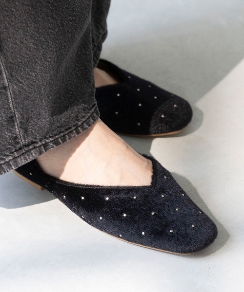 menue(メヌエ)の「【 新色追加 】 踵を折っても履ける 2WAY クッションVカットバブーシュ(パンプス・レディース・ベージュ系その他/マスタード/カーキ/ブラック/シルバー/ダークブラウン/その他/ホワイト/ブラウン系その他/ホワイト系その他/ブラック系その他/ベージュ系その他2/ブラック系その他2/その他1/グレー/レオパード/ブラック系その他3/ベージュ/ワインレッド/レッド/ブラウン系その他2/グリーン/キャメル/ベージュ系その他4/ガンメタ/ブラウン系その他3/ベージュ系その他3/グレイッシュベージュ/ブラック系その他4/ホワイト系その他2/ブラック系その他5/ブラウン系その他4/ブラック系その他6/ブラウン・41/34/40/36/37/38/39/35)」の10枚目の写真