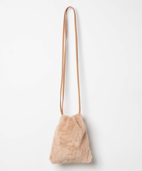 WEGO(ウィゴー)の「WEGO/ファー巾着ショルダーバッグ(ショルダーバッグ・レディース・ベージュ/その他1・FREE)」の7枚目の写真