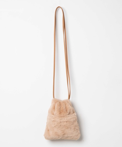 WEGO(ウィゴー)の「WEGO/ファー巾着ショルダーバッグ(ショルダーバッグ・レディース・ベージュ/その他1・FREE)」の5枚目の写真