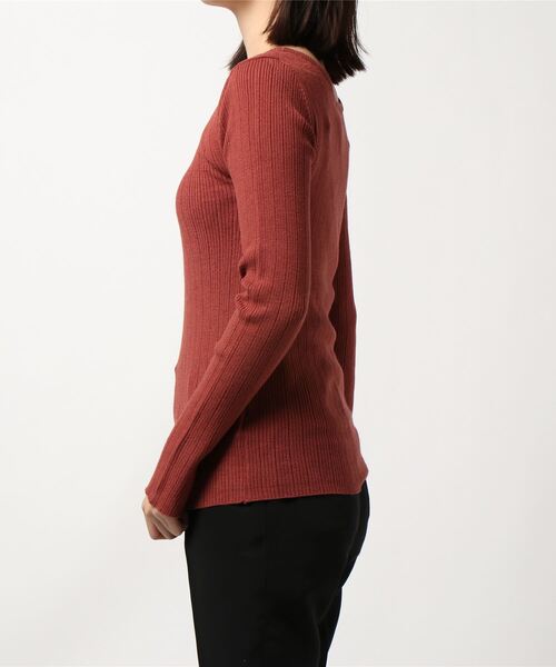 HONEYSUCKLE ROSE（ハニーサックルローズ）の「【HONEYSUCKLE ROSE】バックオープンクルーニット（ニット/セーター・レディース・ブラック/ベージュ/レンガ・M/L）」の4枚目の写真