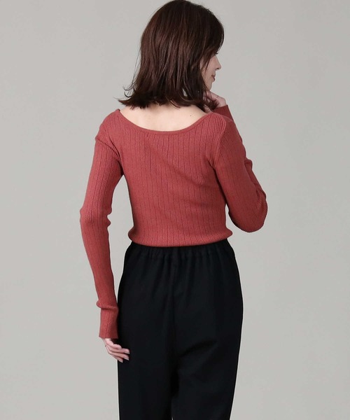 HONEYSUCKLE ROSE（ハニーサックルローズ）の「【HONEYSUCKLE ROSE】バックオープンクルーニット（ニット/セーター・レディース・ブラック/ベージュ/レンガ・M/L）」の20枚目の写真