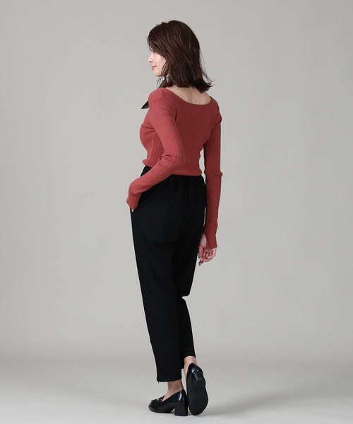 HONEYSUCKLE ROSE（ハニーサックルローズ）の「【HONEYSUCKLE ROSE】バックオープンクルーニット（ニット/セーター・レディース・ブラック/ベージュ/レンガ・M/L）」の22枚目の写真