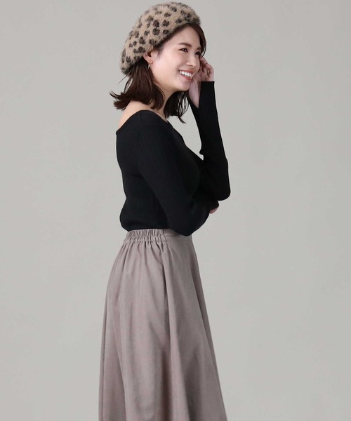 HONEYSUCKLE ROSE（ハニーサックルローズ）の「【HONEYSUCKLE ROSE】バックオープンクルーニット（ニット/セーター・レディース・ブラック/ベージュ/レンガ・M/L）」の7枚目の写真