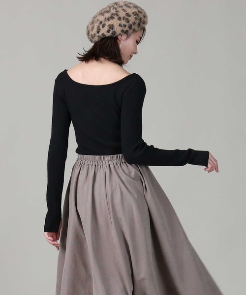 HONEYSUCKLE ROSE（ハニーサックルローズ）の「【HONEYSUCKLE ROSE】バックオープンクルーニット（ニット/セーター・レディース・ブラック/ベージュ/レンガ・M/L）」の8枚目の写真