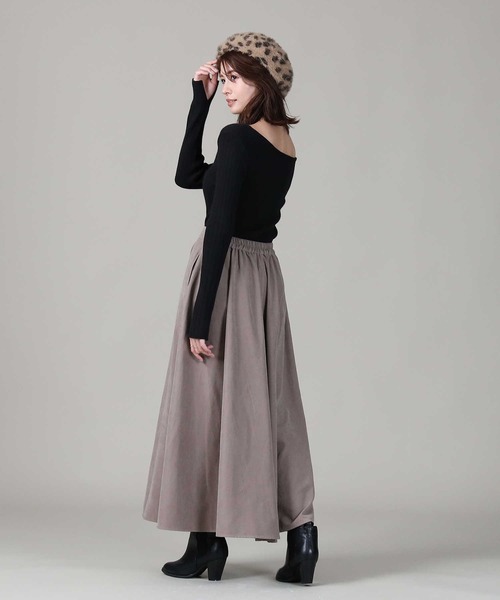 HONEYSUCKLE ROSE（ハニーサックルローズ）の「【HONEYSUCKLE ROSE】バックオープンクルーニット（ニット/セーター・レディース・ブラック/ベージュ/レンガ・M/L）」の10枚目の写真