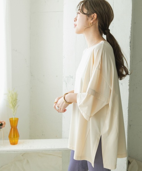 ITEMS URBANRESEARCH(アイテムズ アーバンリサーチ)の「フェイクレイヤードTシャツ(Tシャツ/カットソー・レディース・グリーン系その他/ベージュ/オフホワイト・FREE)」の1枚目の写真