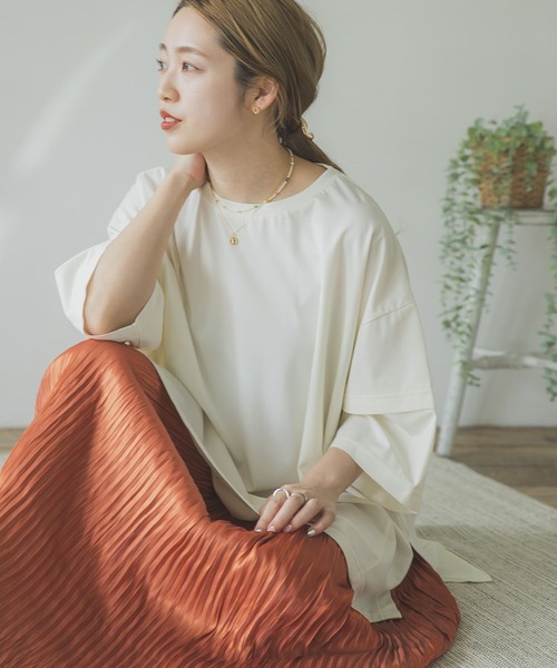 ITEMS URBANRESEARCH(アイテムズ アーバンリサーチ)の「フェイクレイヤードTシャツ(Tシャツ/カットソー・レディース・グリーン系その他/ベージュ/オフホワイト・FREE)」の2枚目の写真