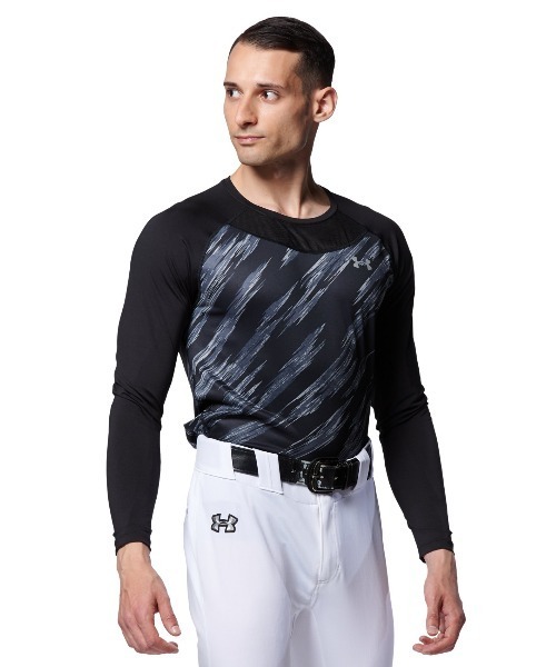 UNDER ARMOUR(アンダーアーマー)の「UAフィット コンフォート ノベルティ アンダー シャツ ロングスリーブ(ベースボール/MEN)(Tシャツ/カットソー・メンズ・ブラック/ダークネイビー・LG/3XL/XL/XXL/MD/SM)」の2枚目の写真