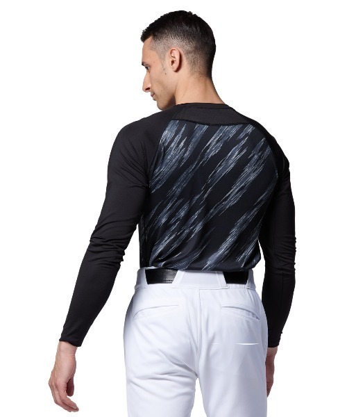 UNDER ARMOUR(アンダーアーマー)の「UAフィット コンフォート ノベルティ アンダー シャツ ロングスリーブ(ベースボール/MEN)(Tシャツ/カットソー・メンズ・ブラック/ダークネイビー・LG/3XL/XL/XXL/MD/SM)」の7枚目の写真