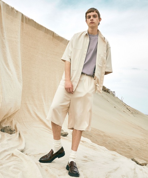 EMMA CLOTHES(エマクローズ)の「ブライトポプリン リラックス 2タックワイドショーツ EMMA CLOTHES(その他パンツ・メンズ・ブラウン/ベージュ/ブラック/ライラック/グレイッシュベージュ/グレイッシュブルー/キナリ/ベージュ系その他・M/L)」の2枚目の写真