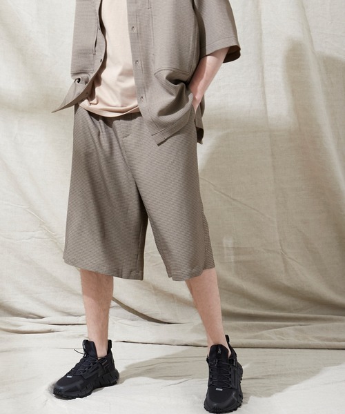 EMMA CLOTHES(エマクローズ)の「ブライトポプリン リラックス 2タックワイドショーツ EMMA CLOTHES(その他パンツ・メンズ・ブラウン/ベージュ/ブラック/ライラック/グレイッシュベージュ/グレイッシュブルー/キナリ/ベージュ系その他・M/L)」の22枚目の写真