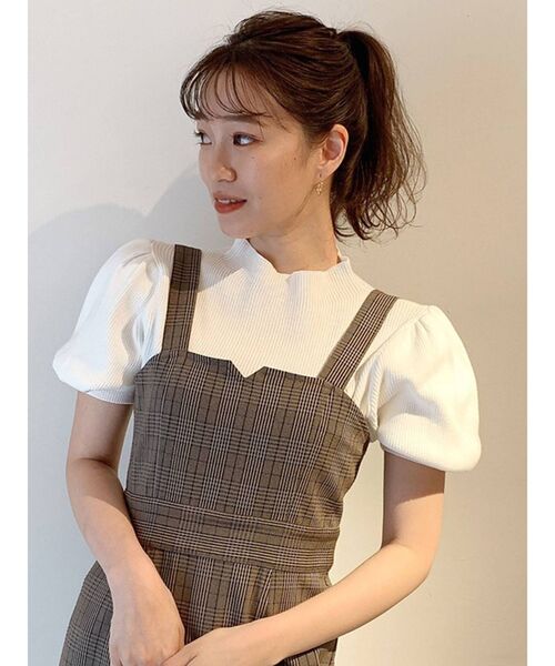 dazzlin（ダズリン）の「コンパクトパフスリーブトップス（ニット/セーター・レディース・オフホワイト/グレー/ブラック/モカ・FREE）」の2枚目の写真