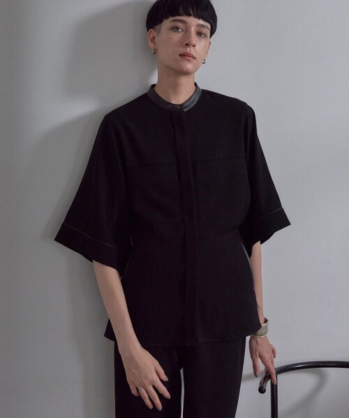 CITY サテンジョーゼットぺプラムブラウス city（シティ）の「【CITY】サテンジョーゼットぺプラムシャツ