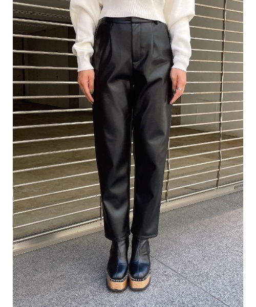 ENVYM（アンビー）の「フェイクレザーテーパードＰＴ（その他パンツ・レディース・ブラック・FREE）」の3枚目の写真