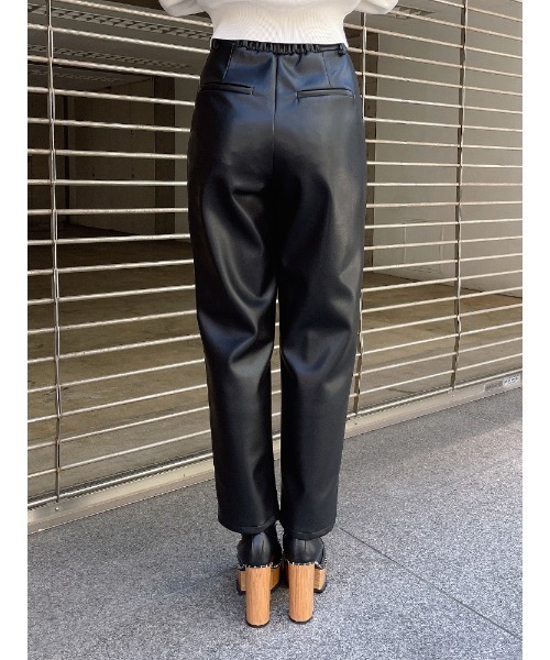 ENVYM（アンビー）の「フェイクレザーテーパードＰＴ（その他パンツ・レディース・ブラック・FREE）」の5枚目の写真