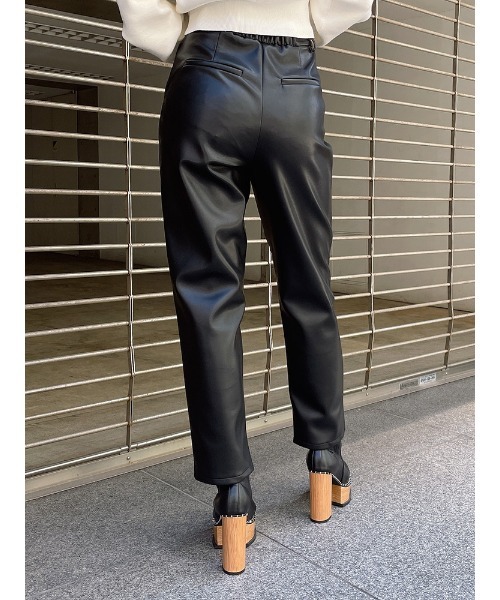 ENVYM（アンビー）の「フェイクレザーテーパードＰＴ（その他パンツ・レディース・ブラック・FREE）」の6枚目の写真
