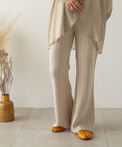 rectangle（レクタングル）の「ダイヤ柄ジャガードニットフレアパンツ（その他パンツ・レディース・ブラック/ベージュ/モカ/オリーブ・FREE）」の4枚目の写真