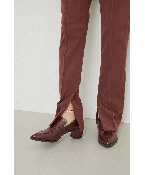 rienda（リエンダ）の「ポインテッドトゥチェーン付きローファー（ローファー・レディース・レッド/ブラック/ベージュ・LARGE/SMALL/MEDIUM）」の3枚目の写真