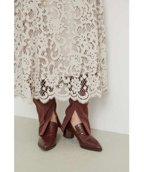 rienda（リエンダ）の「ポインテッドトゥチェーン付きローファー（ローファー・レディース・レッド/ブラック/ベージュ・LARGE/SMALL/MEDIUM）」の22枚目の写真