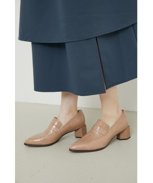 rienda（リエンダ）の「ポインテッドトゥチェーン付きローファー（ローファー・レディース・レッド/ブラック/ベージュ・LARGE/SMALL/MEDIUM）」の5枚目の写真