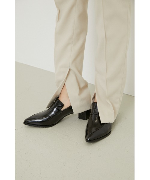 rienda（リエンダ）の「ポインテッドトゥチェーン付きローファー（ローファー・レディース・レッド/ブラック/ベージュ・LARGE/SMALL/MEDIUM）」の13枚目の写真