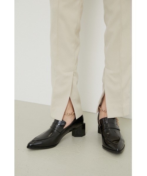 rienda（リエンダ）の「ポインテッドトゥチェーン付きローファー（ローファー・レディース・レッド/ブラック/ベージュ・LARGE/SMALL/MEDIUM）」の10枚目の写真