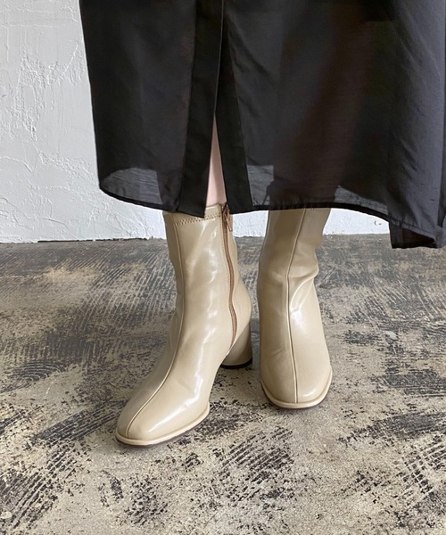 CAPRICIEUX LE'MAGE(カプリシューレマージュ)の「アウトソールアンクルブーツ(ブーツ・レディース・オフホワイト/ブラック/ベージュ・36/37/38)」の3枚目の写真