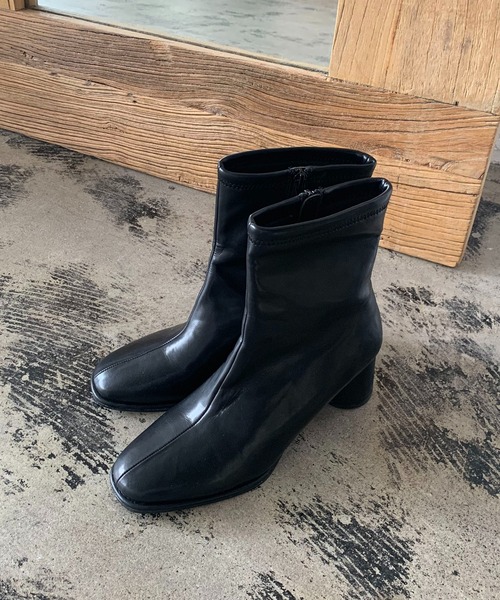 CAPRICIEUX LE'MAGE(カプリシューレマージュ)の「アウトソールアンクルブーツ(ブーツ・レディース・オフホワイト/ブラック/ベージュ・36/37/38)」の2枚目の写真