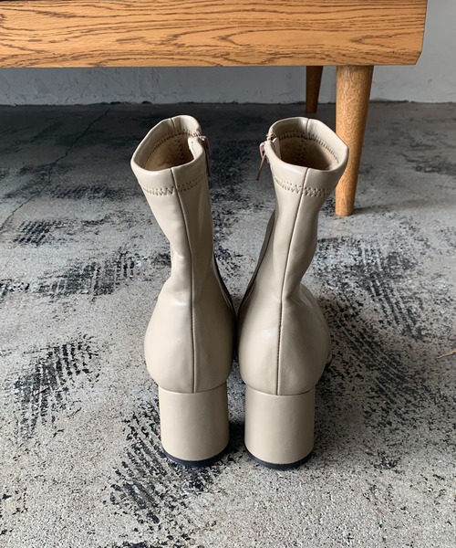 CAPRICIEUX LE'MAGE(カプリシューレマージュ)の「アウトソールアンクルブーツ(ブーツ・レディース・オフホワイト/ブラック/ベージュ・36/37/38)」の4枚目の写真