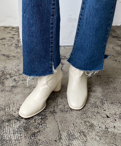 CAPRICIEUX LE'MAGE(カプリシューレマージュ)の「アウトソールアンクルブーツ(ブーツ・レディース・オフホワイト/ブラック/ベージュ・36/37/38)」の9枚目の写真