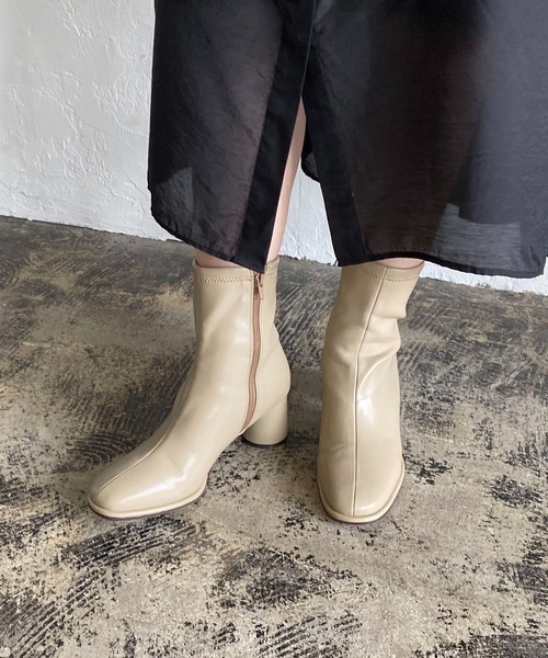 CAPRICIEUX LE'MAGE(カプリシューレマージュ)の「アウトソールアンクルブーツ(ブーツ・レディース・オフホワイト/ブラック/ベージュ・36/37/38)」の7枚目の写真