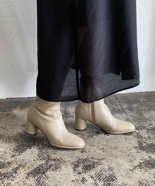 CAPRICIEUX LE'MAGE(カプリシューレマージュ)の「アウトソールアンクルブーツ(ブーツ・レディース・オフホワイト/ブラック/ベージュ・36/37/38)」の5枚目の写真