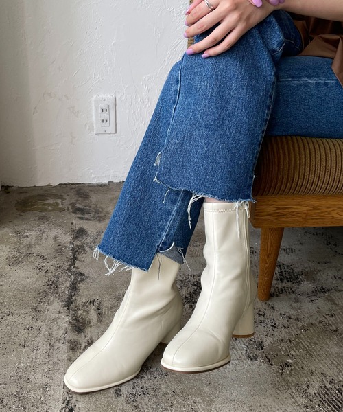 CAPRICIEUX LE'MAGE(カプリシューレマージュ)の「アウトソールアンクルブーツ(ブーツ・レディース・オフホワイト/ブラック/ベージュ・36/37/38)」の17枚目の写真