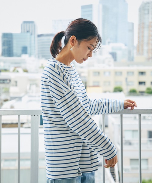 RIVE DROITE（リヴドロワ）の「シンプルなスタイリングの主役に　ボーダーワイドロンTシャツ（Tシャツ/カットソー・レディース・グレー/ブルー・FREE）」の9枚目の写真