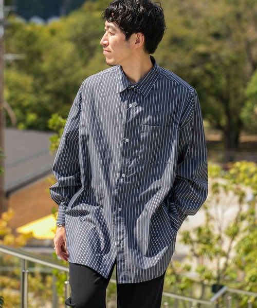 ITEMS URBANRESEARCH（アイテムズ アーバンリサーチ）の「オーバーサイズ ストライプシャツ（シャツ/ブラウス・メンズ・グレー/ネイビー/ブルー・SMALL/MEDIUM/LARGE）」の4枚目の写真