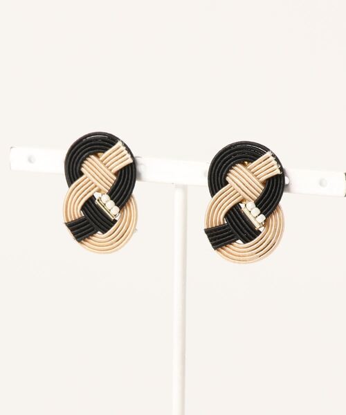 カヤ(カヤ)の「【カヤ】水引あわじ重ねイヤリング(イヤリング・レディース・ホワイト/ブラック/パープル/ブラウン/ゴールド/ブルー・FREE)」の1枚目の写真