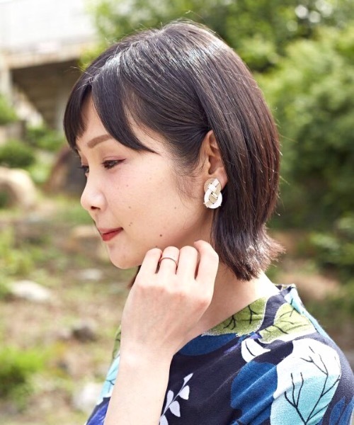 カヤ(カヤ)の「【カヤ】水引あわじ重ねイヤリング(イヤリング・レディース・ホワイト/ブラック/パープル/ブラウン/ゴールド/ブルー・FREE)」の11枚目の写真