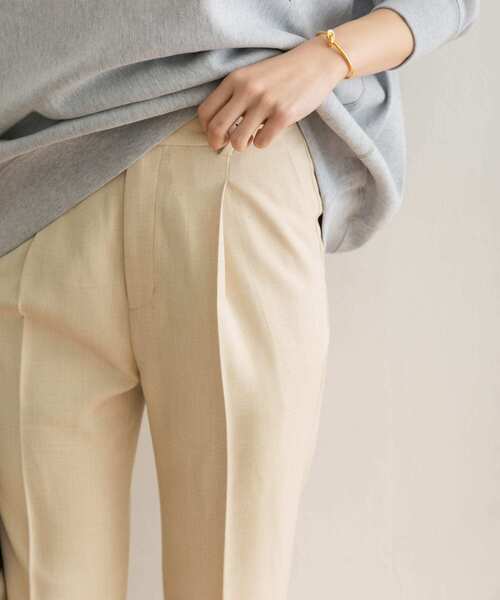 URBAN RESEARCH（アーバンリサーチ）の「タックストレートパンツ（その他パンツ・レディース・ベージュ/ネイビー・38/36）」の3枚目の写真