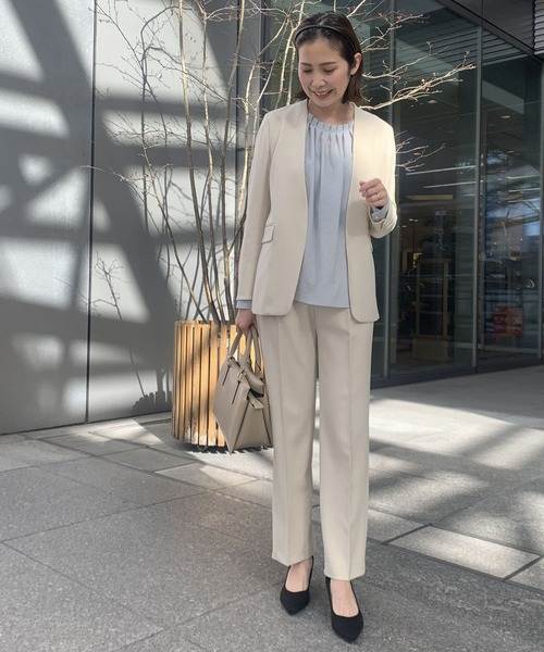 URBAN RESEARCH（アーバンリサーチ）の「タックストレートパンツ（その他パンツ・レディース・ベージュ/ネイビー・38/36）」の6枚目の写真