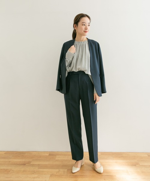 URBAN RESEARCH（アーバンリサーチ）の「タックストレートパンツ（その他パンツ・レディース・ベージュ/ネイビー・38/36）」の9枚目の写真