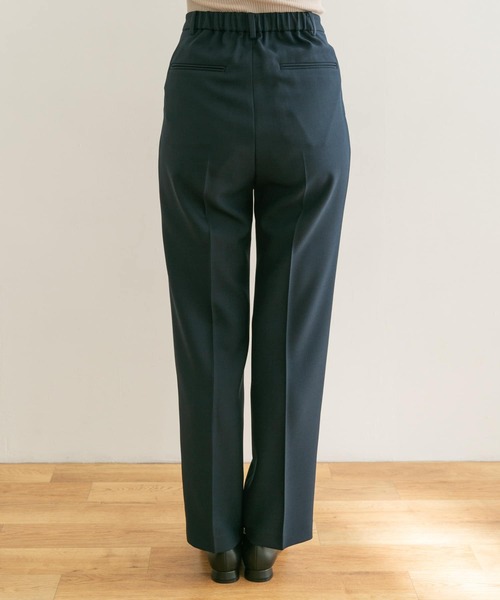 URBAN RESEARCH（アーバンリサーチ）の「タックストレートパンツ（その他パンツ・レディース・ベージュ/ネイビー・38/36）」の13枚目の写真