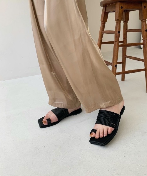 Amiur（エミレ）の「mont blanc sandal（サンダル・レディース・ベージュ/ブラック・S/M/L）」の2枚目の写真