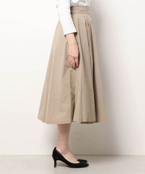 Te chichi（テチチ）の「タフタサイド釦タックフレアスカート（スカート・レディース・ベージュ/ネイビー/イエロー/ブルー・SMALL/MEDIUM）」の5枚目の写真