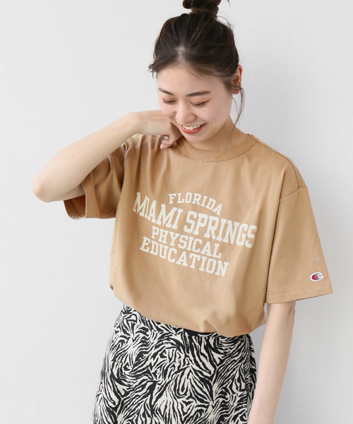 Champion(チャンピオン)の「別注【CHAMPION】*RELUME 20s/1 USA Cotton Jersey:ロゴTシャツ(Tシャツ/カットソー・レディース・ネイビー系2/ホワイト/ベージュ/グリーン・LARGE)」の3枚目の写真