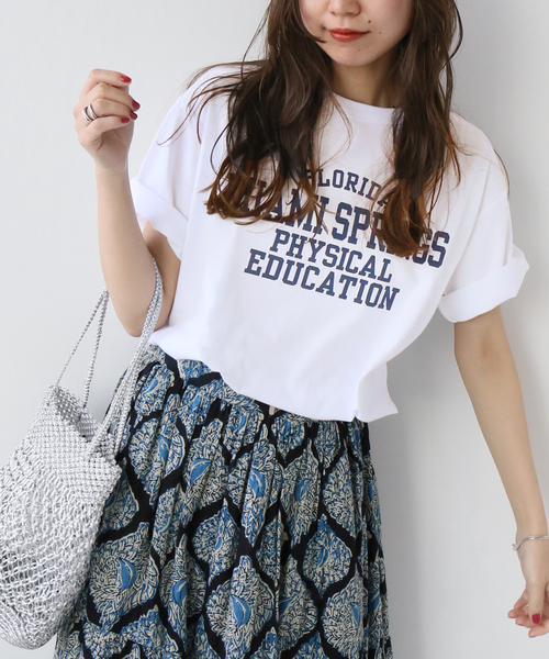 Champion(チャンピオン)の「別注【CHAMPION】*RELUME 20s/1 USA Cotton Jersey:ロゴTシャツ(Tシャツ/カットソー・レディース・ネイビー系2/ホワイト/ベージュ/グリーン・LARGE)」の2枚目の写真