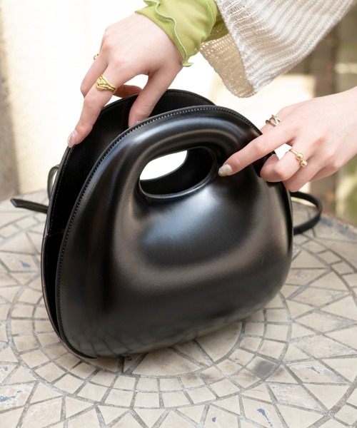 Ambre Ciel(アンブルシエル)の「ドーナツショルダーバッグ/【WEB/EC限定商品】(ショルダーバッグ・レディース・ダークブラウン/ホワイト/ブラック・FREE)」の13枚目の写真