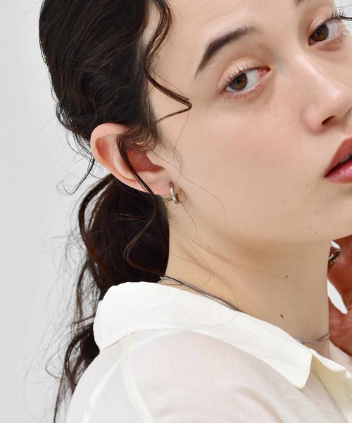 LHME（エルエイチエムイー）の「【WEB限定】”Gleam”スリムフープピアスSS/サージカルステンレス（金属アレルギー対応）【LHME / エルエイチエムイー】（ピアス（両耳用）・レディース・シルバー/ゴールド・ONE SIZE）」の9枚目の写真