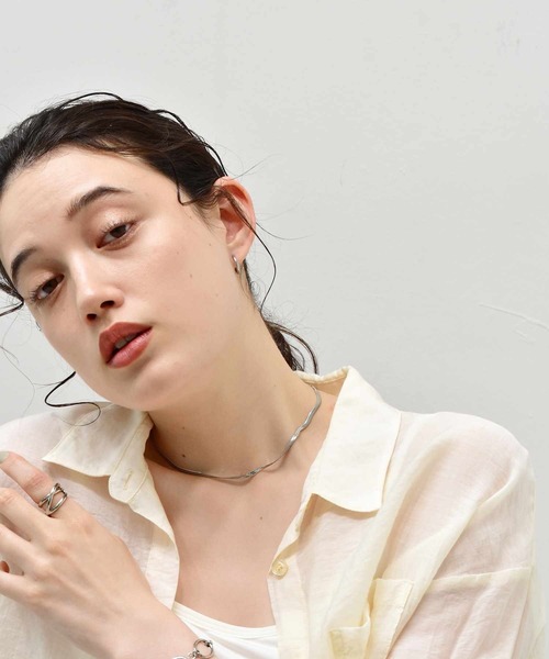 LHME（エルエイチエムイー）の「【WEB限定】”Gleam”スリムフープピアスSS/サージカルステンレス（金属アレルギー対応）【LHME / エルエイチエムイー】（ピアス（両耳用）・レディース・シルバー/ゴールド・ONE SIZE）」の6枚目の写真